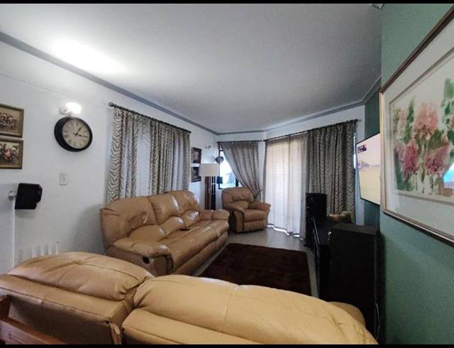 3 BEDROOM APARTMENT FOR SALE IN MARGATE BEACH